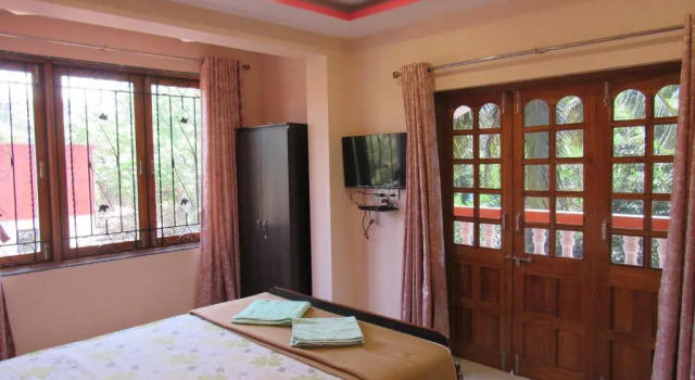 Casa Goana Holiday Inn, Забронировать Отель Отели Калангут с парковкой, рядом с Casino Palms, Парковка