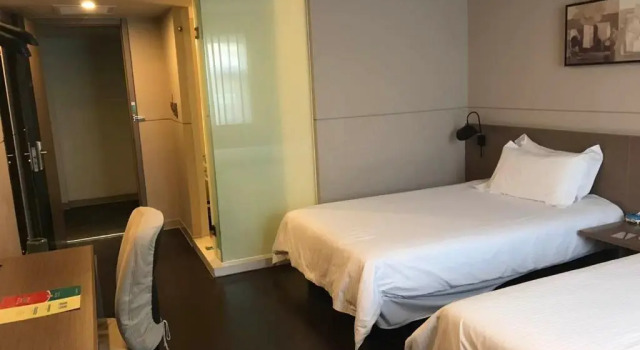 Двухместный номер Business Jinjiang Inn Tianjin Binhai New District North Center Road