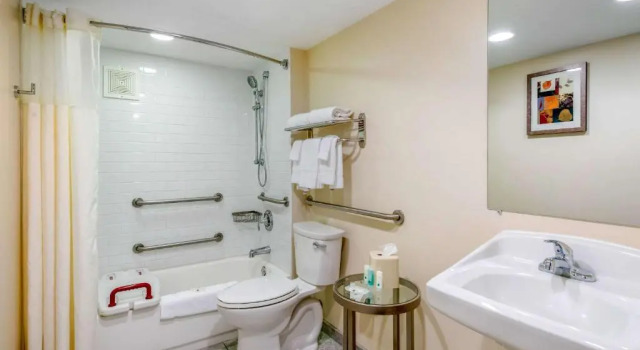 Номер Standard Quality Inn Savannah Historic District