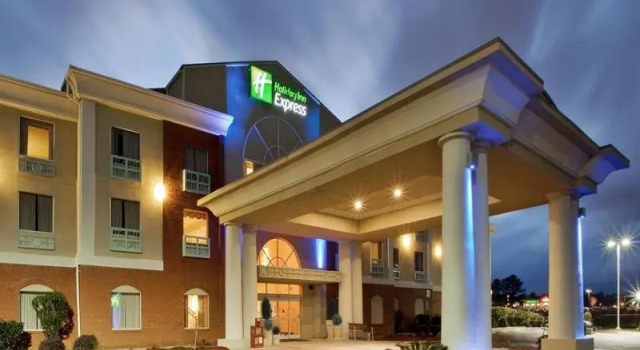 Кровать в общем номере Holiday Inn Express and Suites Thomasville by IHG