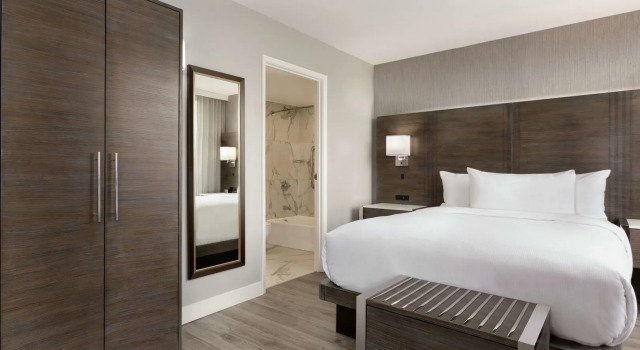 Embassy Suites By Hilton Montreal Airport, Reserva ahora Hotel Pointe Claire Quebec