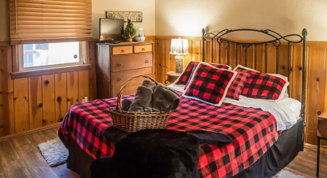 Коттедж Crestline Cabin: Close to Lake Arrowhead & Skiing