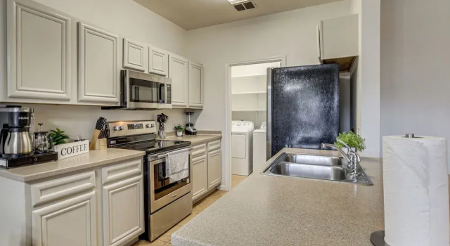 Suburban San Antonio Stay Near Parks & Hospitals