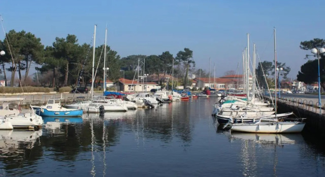 Appartement 2 chambres Bassin d'Arcachon front de mer, plage du Betey, Забронировать Апартаменты/квартира Отели Бассен-д'Аркашон с парковкой, Парковка