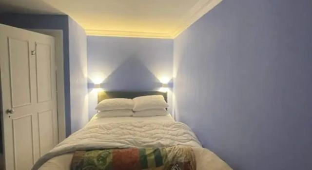 Коттедж с балконом Expansive 4BD Home- 15 min From Buckingham Palace!