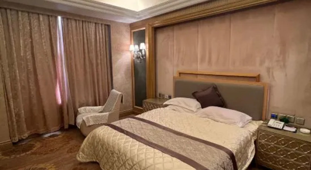 Люкс Qemo Hotel (Qemo People's Government Branch)