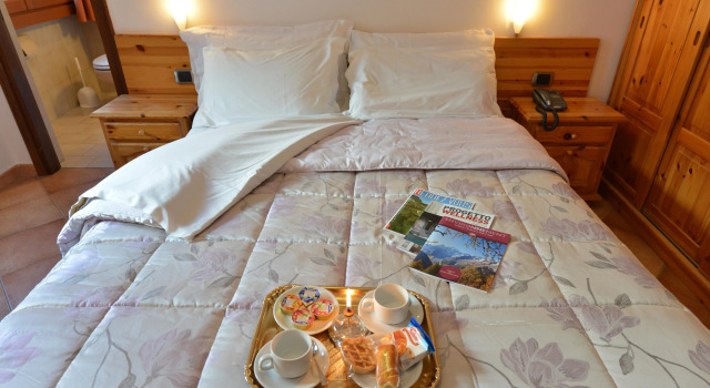 Hotel & Ristorante Serenella, Забронировать Отель Отели Брей-Червиния 3 звезды, рядом с Лыжный подъемник Червиния, 3*