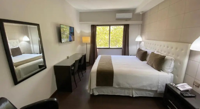 Трёхместный номер Superior Hotel Alvear