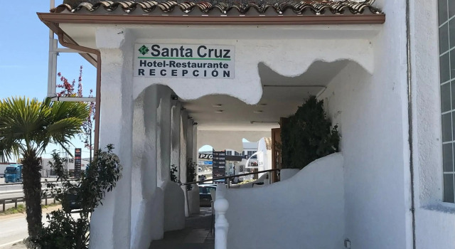 Hotel Restaurante Santa Cruz, Забронировать Отель Отели Ciudad Real Province с парковкой, Парковка