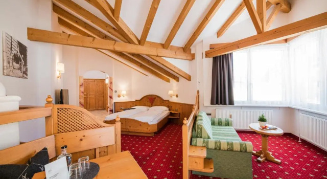 Полулюкс Hotel Laurin