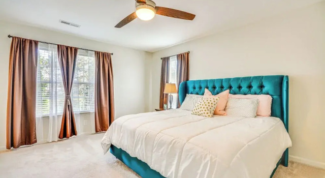 Cozy Greensboro Townhome w/ Community Pool & Grill