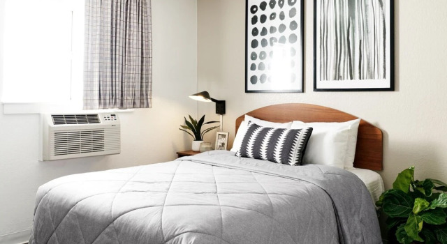 Номер Standard InTown Suites Extended Stay Indianapolis IN -College Park Michigan Road