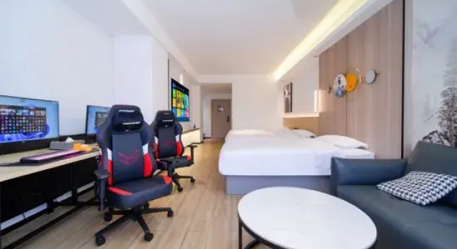 Luban esports hotel (Haikou Meiyuan Road No.4 Middle School Branch)