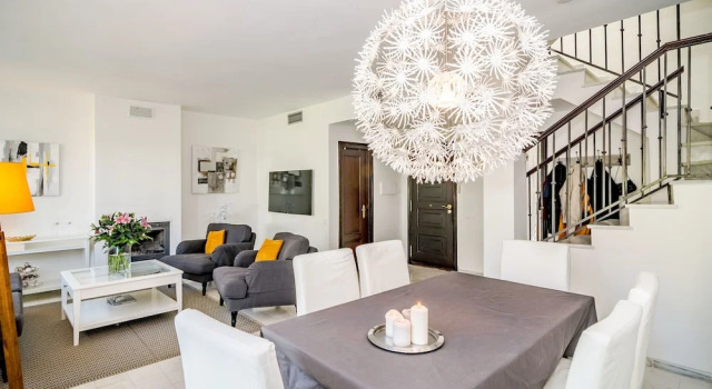 SE-Spacious townhouse in Nueva Andalucia Roomservice, Book Hotel Nueva Andalucia Andalusien