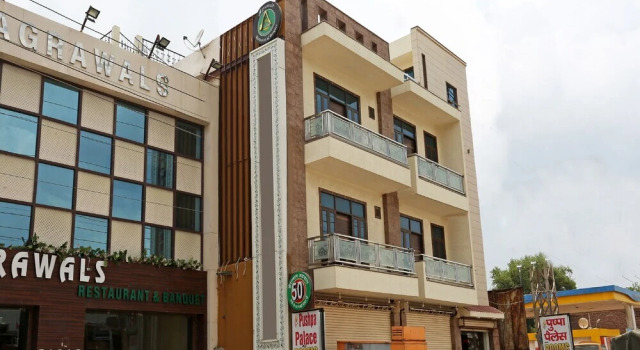 Goroomgo Pushpa Palace Mathura