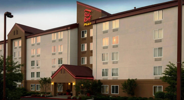 Red Roof Inn PLUS+ Long Island - Garden City