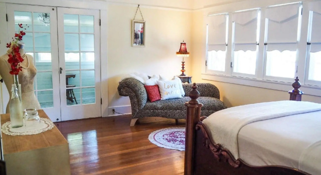 Lady Geneva Bed and Breakfast, Book Bed and Breakfast Medford Rogue Valley