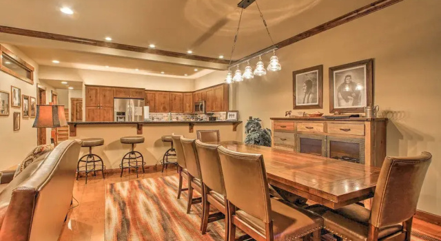 Апартаменты с 4 комнатами с балконом Red Lodge Townhome w/ Private Hot Tub & Mtn Views!