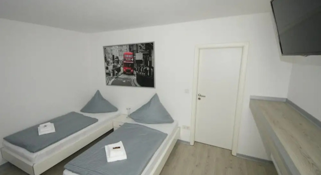 Hotel am Rosenplatz 24-hour check-in, free parking, guest kitchen