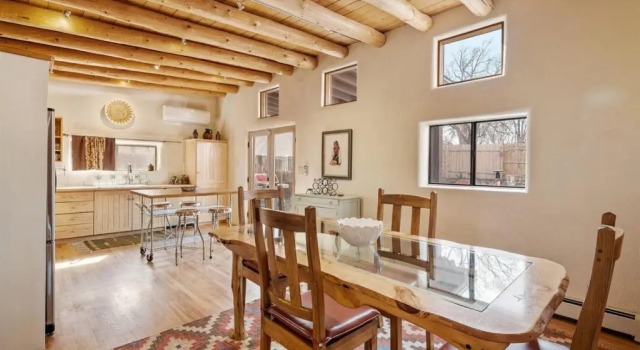 Коттедж с 2 комнатами Casa de Lorenzo - Spacious Yard With Hot Tub and Fire Pit