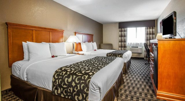 Четырёхместный номер Standard Clarion Inn Renton-Seattle