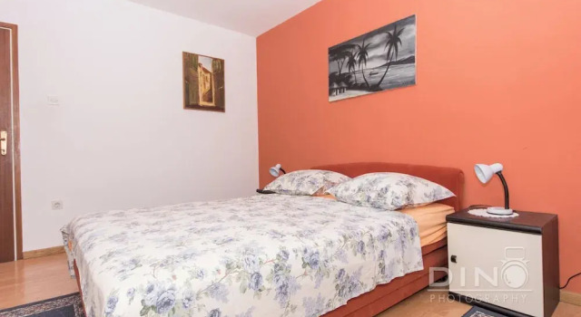Apartments Lela next to the beach, Забронировать Апартаменты/квартира Арбания Трогир