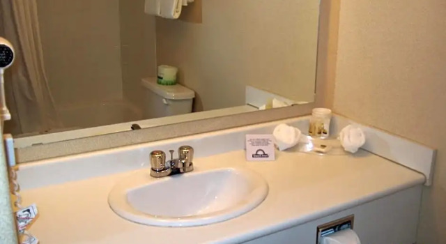 Люкс c 1 комнатой Days Inn by Wyndham Moose Jaw