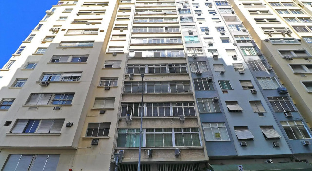 Beautiful 4BR duplex penthouse with terrace, private pool and stunning view to the Copacabana beach!