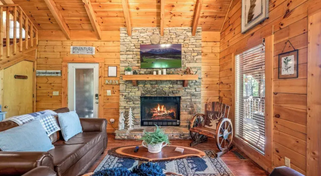 Sevierville Cabin w/ Deck: Minutes to Pigeon Forge