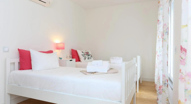 Azulejos' Charming Apartment with Terrace 2 by Lisbonne Collection
