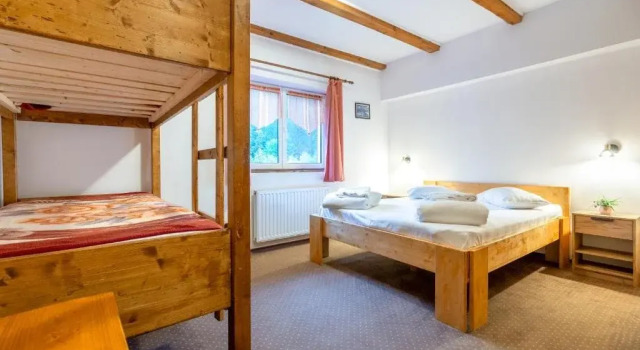 . Hotel Craiul Crailor