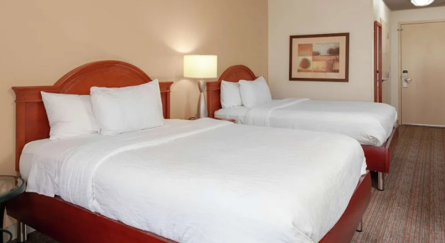 Номер для гостей с ограниченными физическими возможностями Hilton Garden Inn Charlotte North