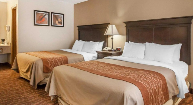 Четырёхместный номер Standard Quality Inn West-Branson Theatre District