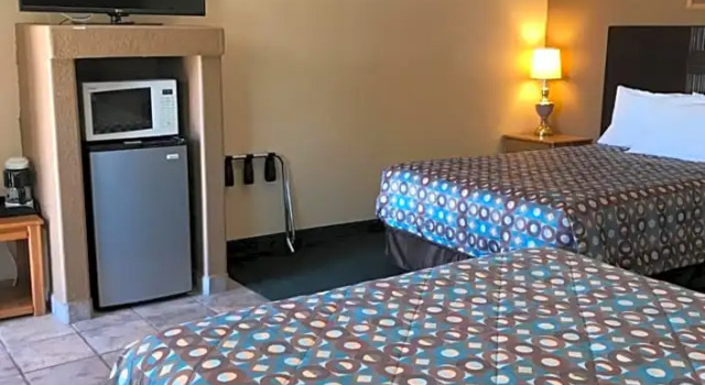 Четырёхместный номер Standard Rim Country Inn - Self Serve Hotel