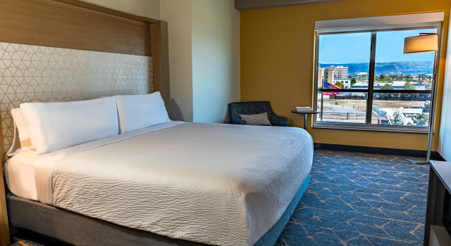 Holiday Inn & Suites Oakland Airport by IHG