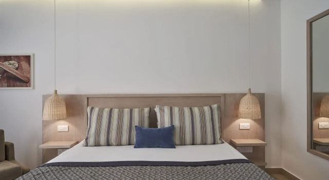 Четырёхместный номер Standard с видом на бассейн Atlantica Aeneas Resort