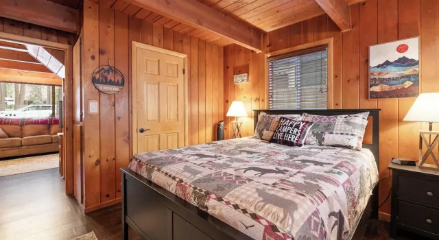 Shady Pine Cottage, Забронировать Дом для отпуска Отели в центре Биг-Бэар-Сити, в центре