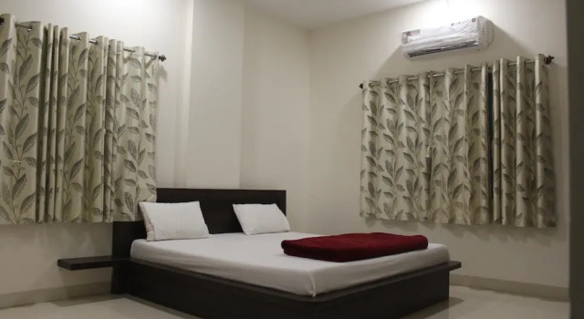 Hotel Radhika Inn, Забронировать Отель Отели штата Махараштры 3 звезды, 3*