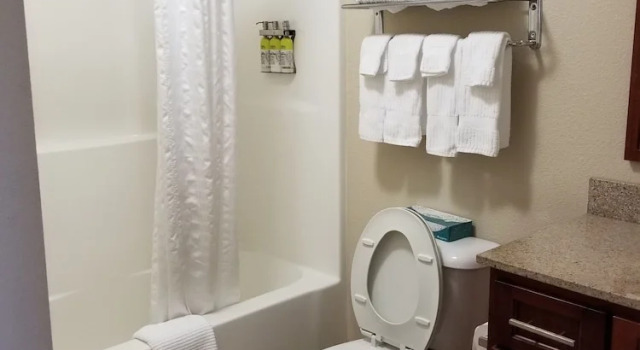 Трёхместный люкс c 1 комнатой Candlewood Suites Cape Girardeau by IHG