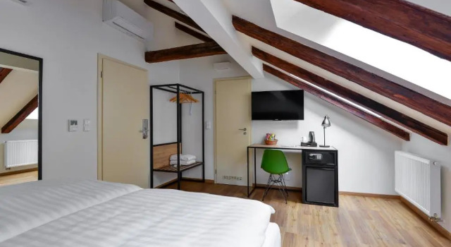 Двухместный номер Stairs Access Only Hotel Garden Court