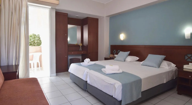 Двухместный номер Standard с балконом Hermes Hotel