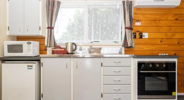 Студия Tudor Park Motel Spacious with kitchens 1 minute walk to restaurant and shopping centre and Gisborne Hospital