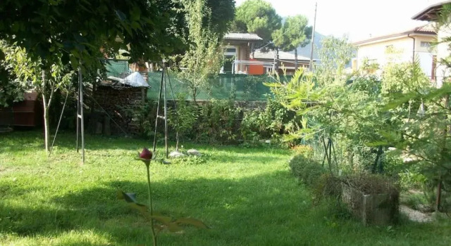 Номер Standard B&B Villa Rosella Appartamento completo di camera matrimoniale e 2 letti singoli