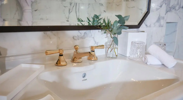 Четырёхместный номер Deluxe The Westbury Hotel