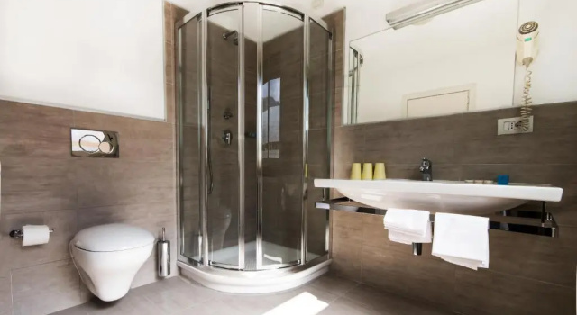 Четырёхместный номер Standard Hotel Beau Rivage