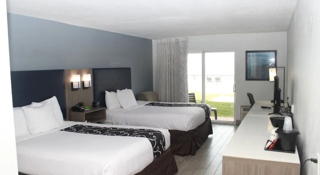 Четырёхместный номер Standard с красивым видом из окна La Quinta by Wyndham Oceanfront Daytona Beach