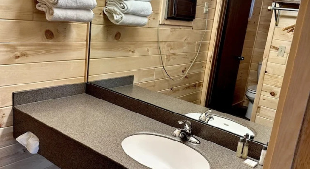 Четырёхместный номер Standard Bridgeview Motel