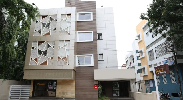 OYO 9953 Hotel Alankar