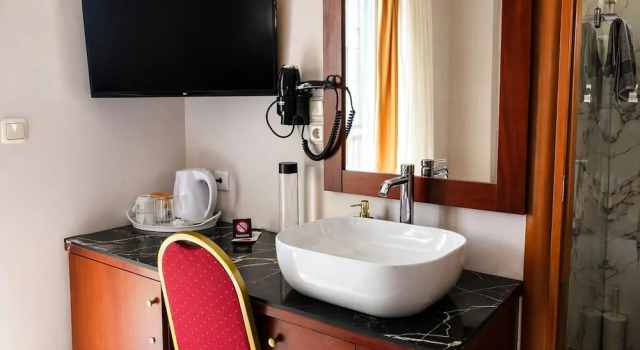 Трёхместный номер Standard с балконом City Life Port Hotel