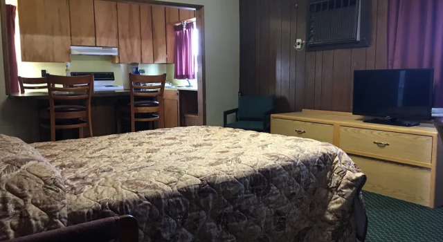 Четырёхместный люкс Umatilla Inn & Suites